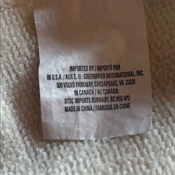 Festive Holiday Towels with Christmas Tree and Santa Design - Picture 6 of 10